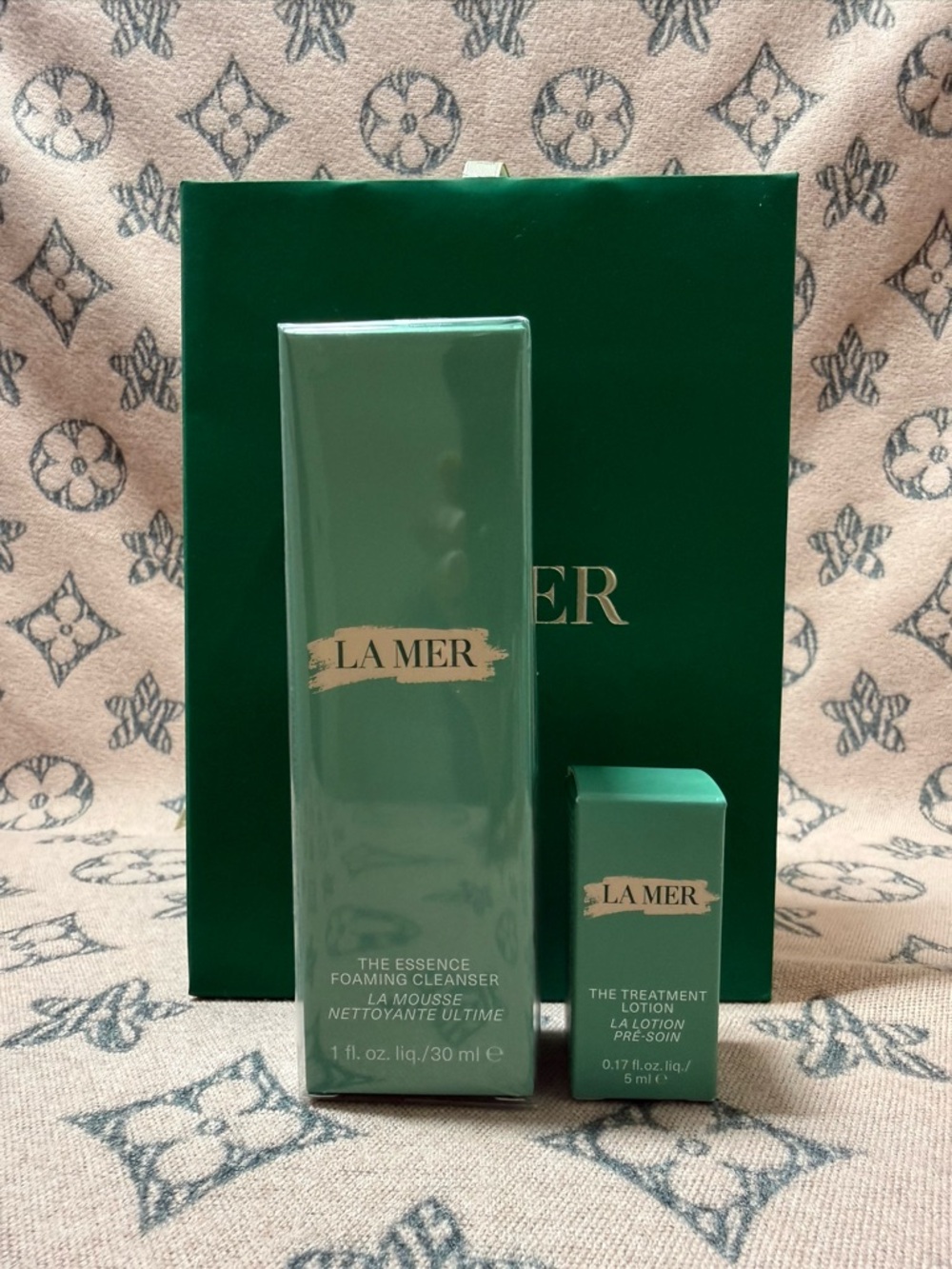 La Mer The Essence Foaming Cleanser 1oz & Treatment Lotion 5ml with bag